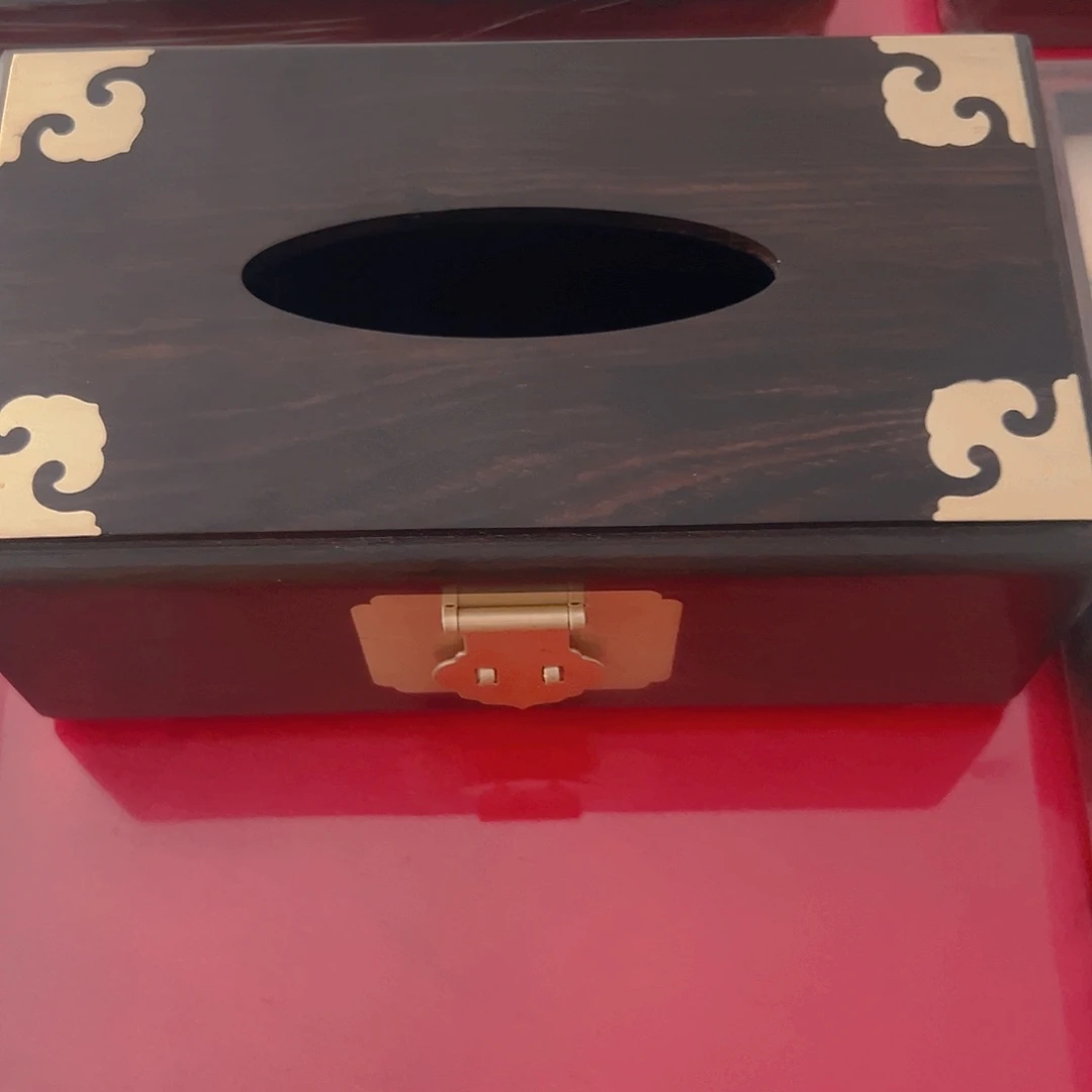 纸抽盒。