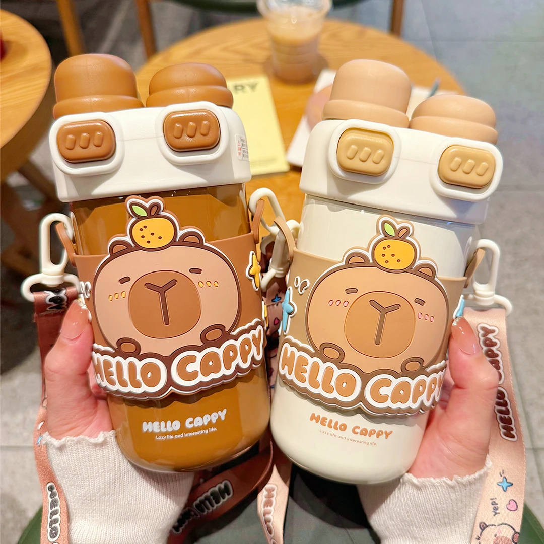 卡皮巴拉双饮保温杯学生上学专用吸管水杯男女孩儿童背带便携杯子