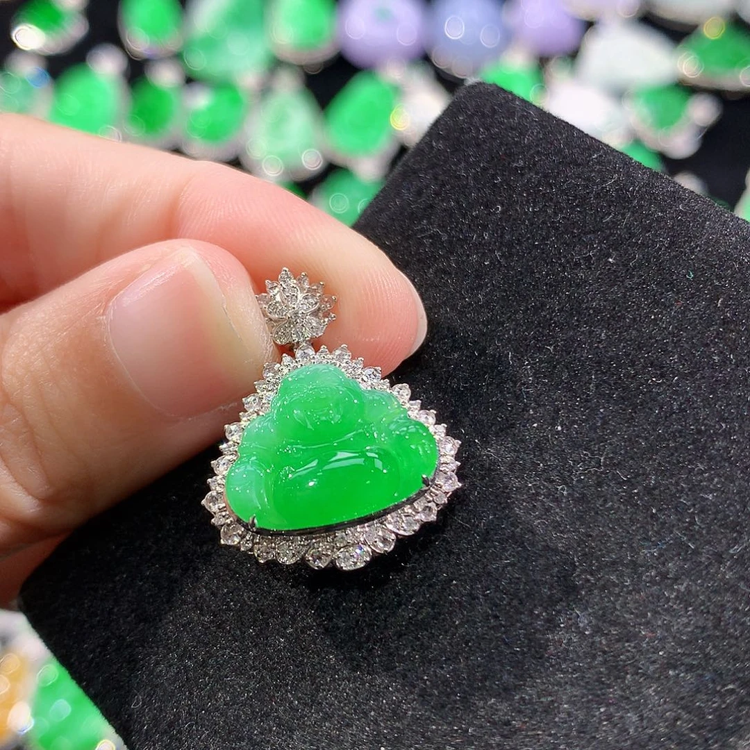 翡翠18K金镶嵌颈饰
