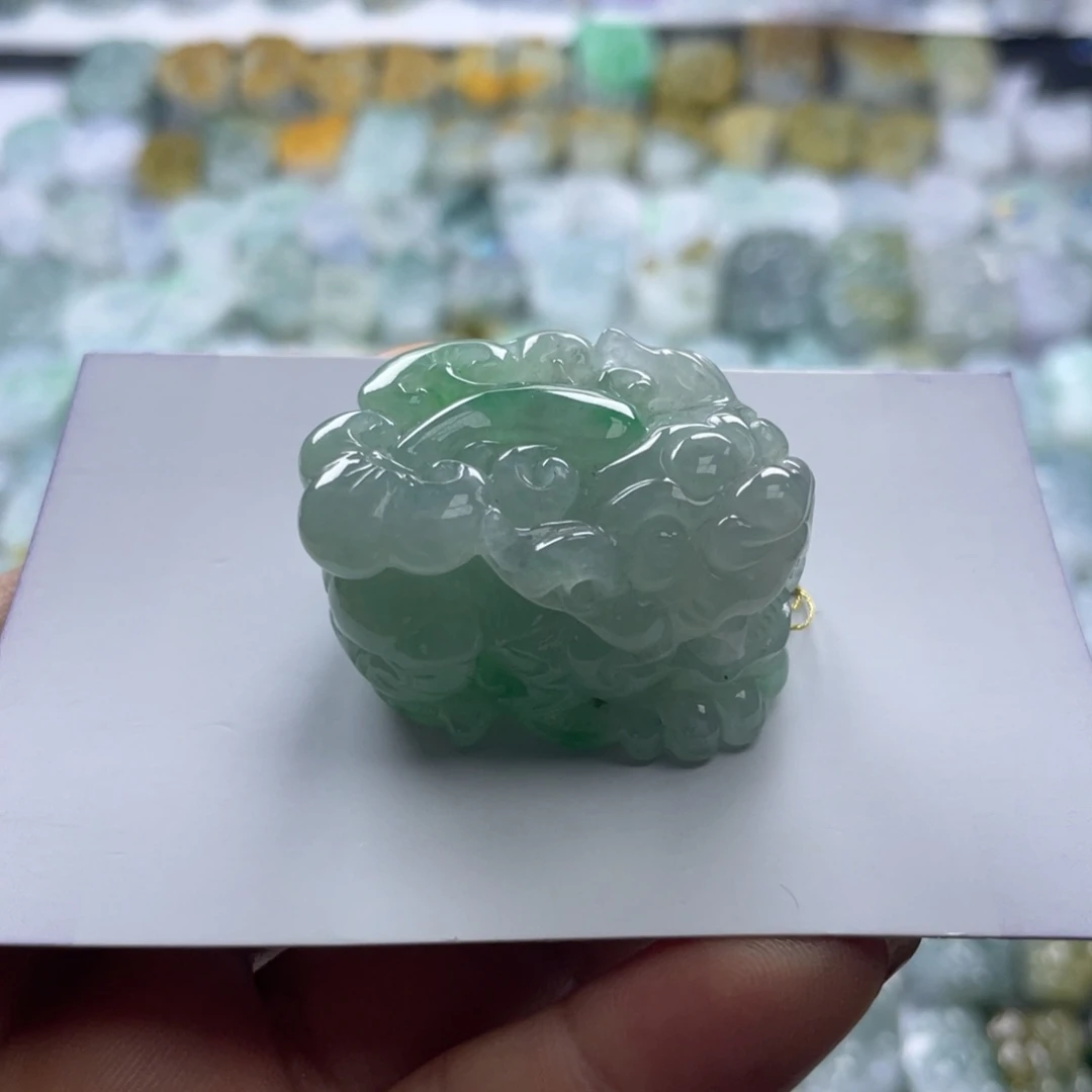翡翠未镶嵌颈饰貔貅