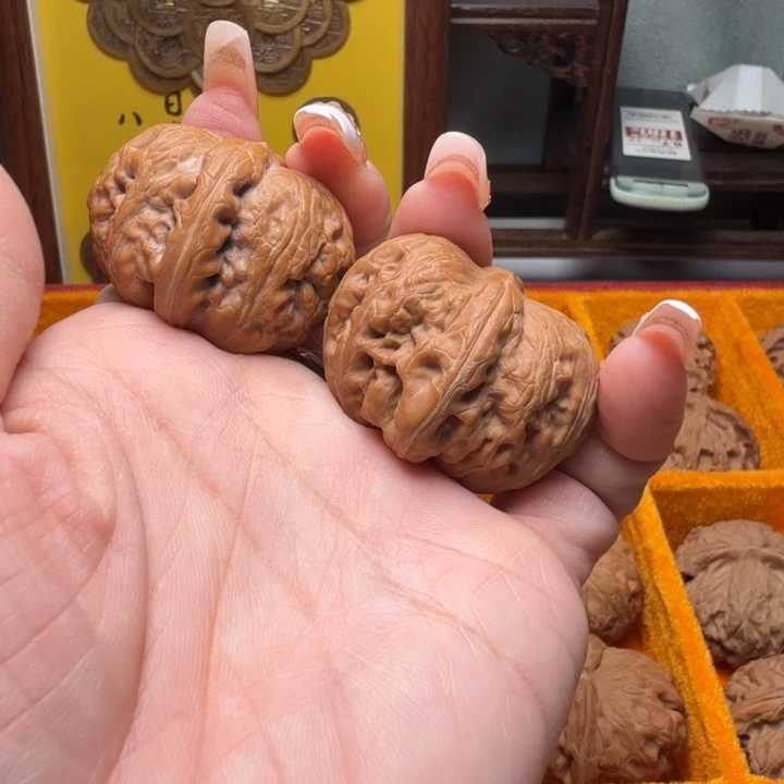 林***新把件文玩核桃全品元宝