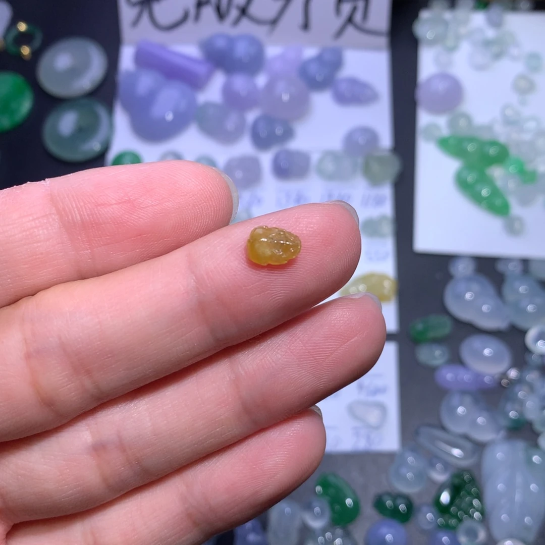 翡翠颈饰未镶嵌貔貅