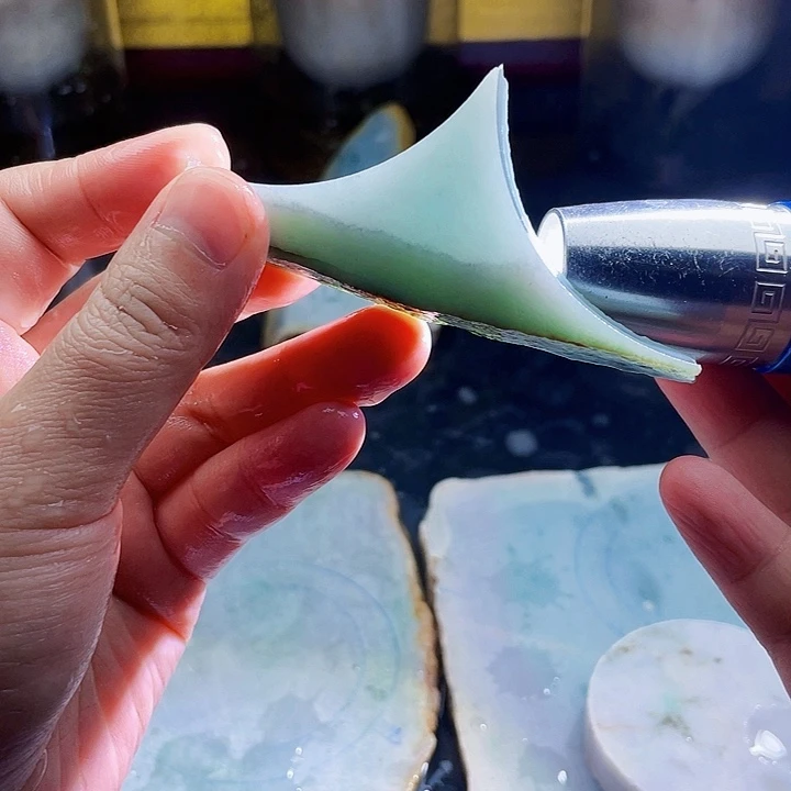 翡翠未镶嵌颈饰毛料2