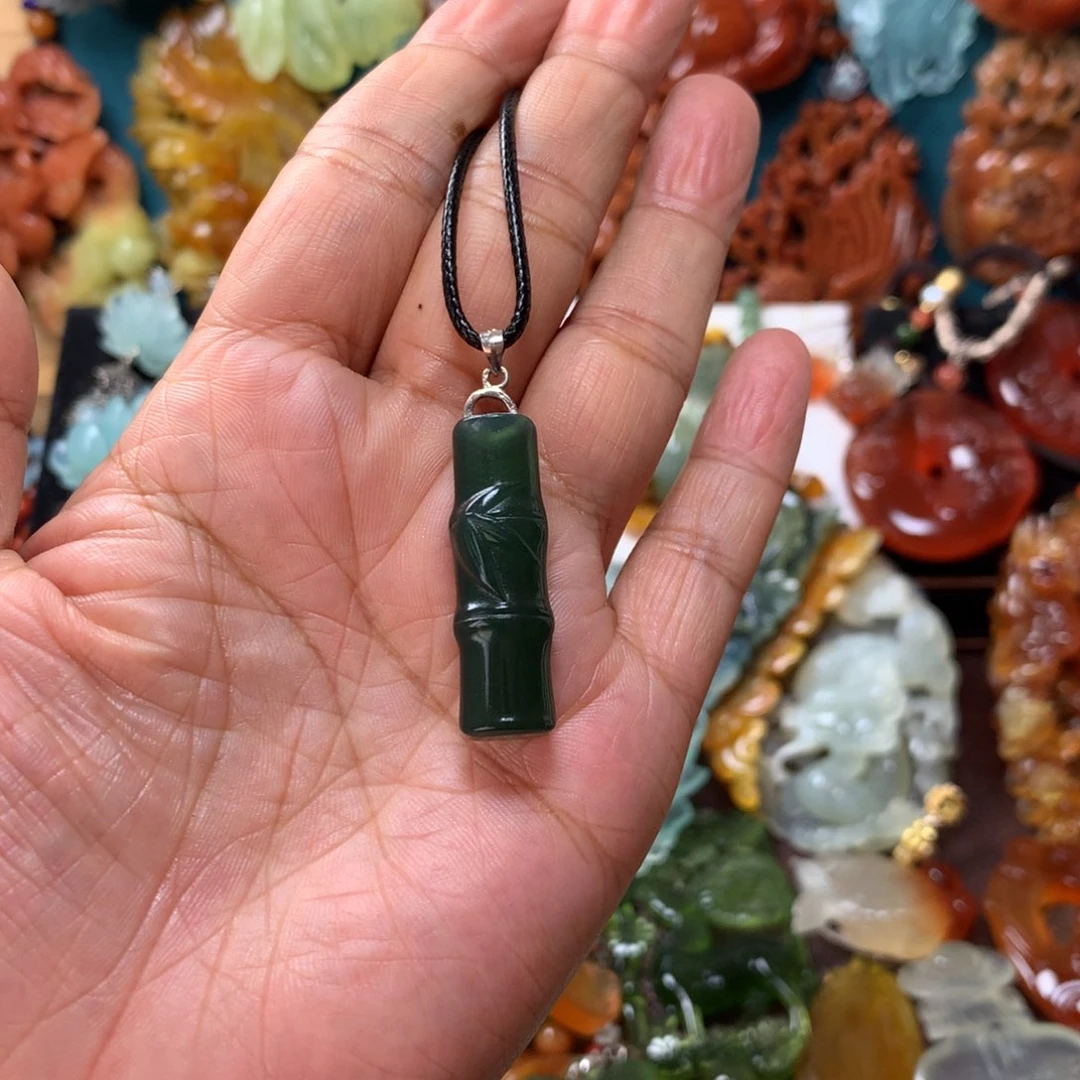 蛇纹石玉挂坠未镶嵌