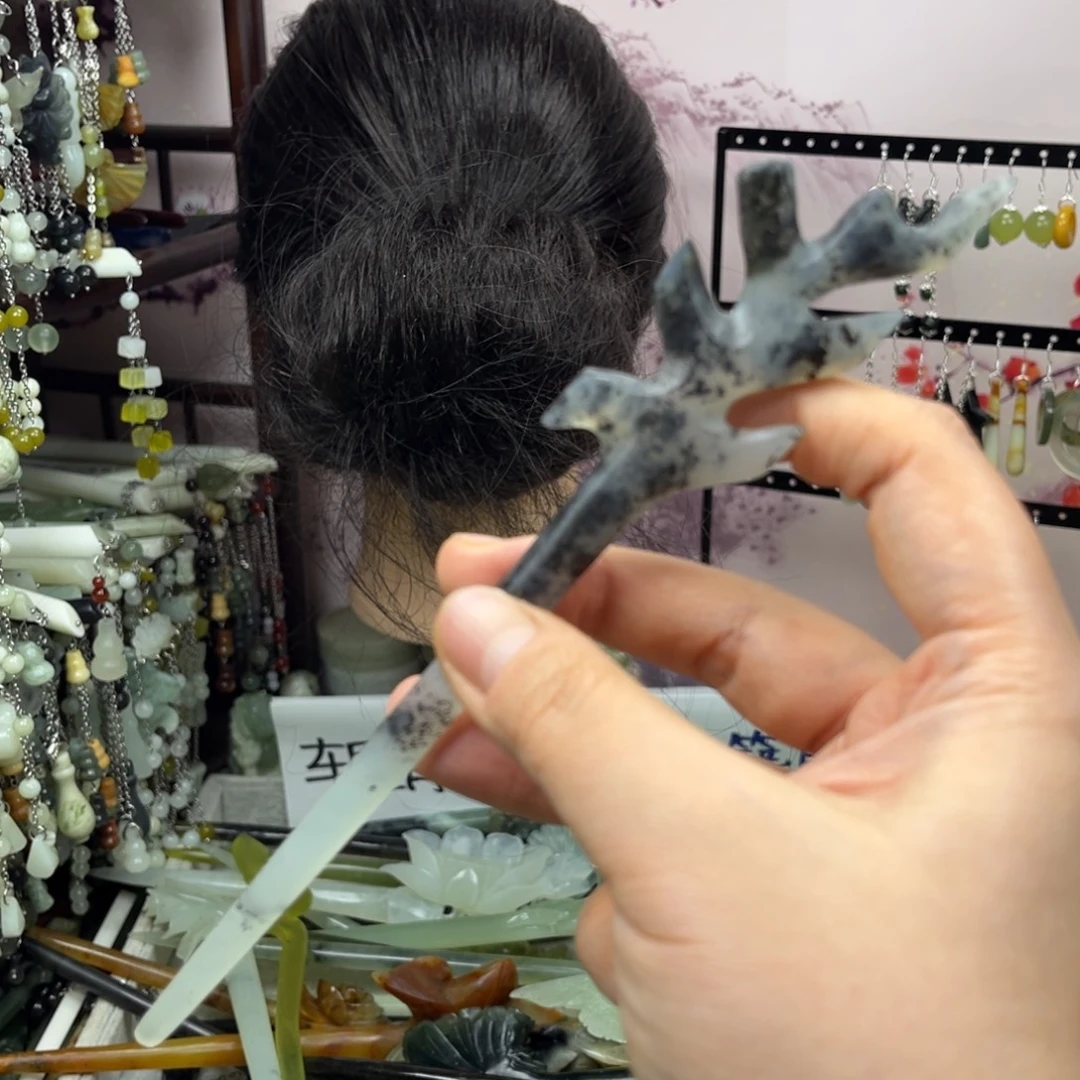 萱***岫玉未镶嵌发饰长度20厘米左右，瑕疵款