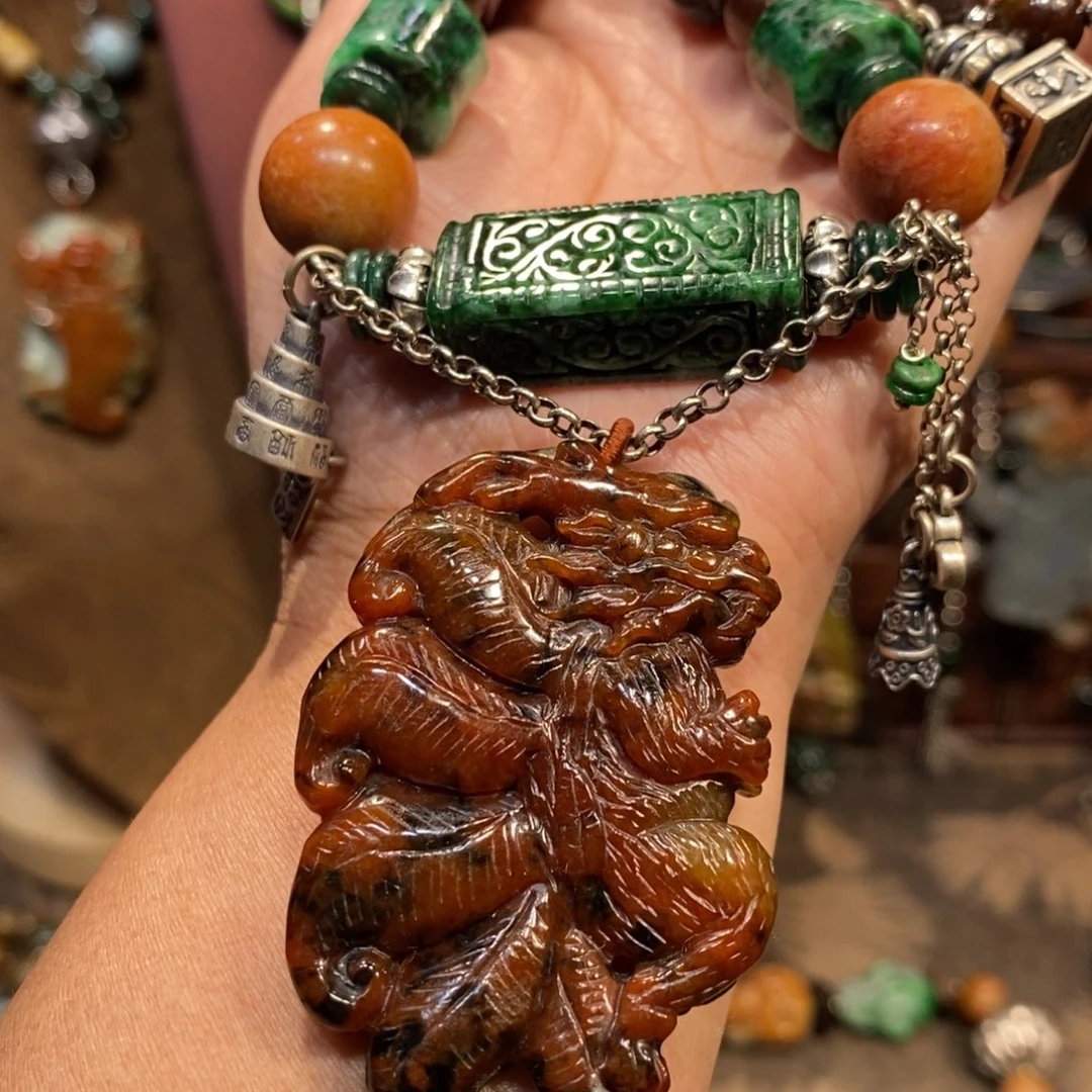 翡翠吊坠(赠链)未镶嵌