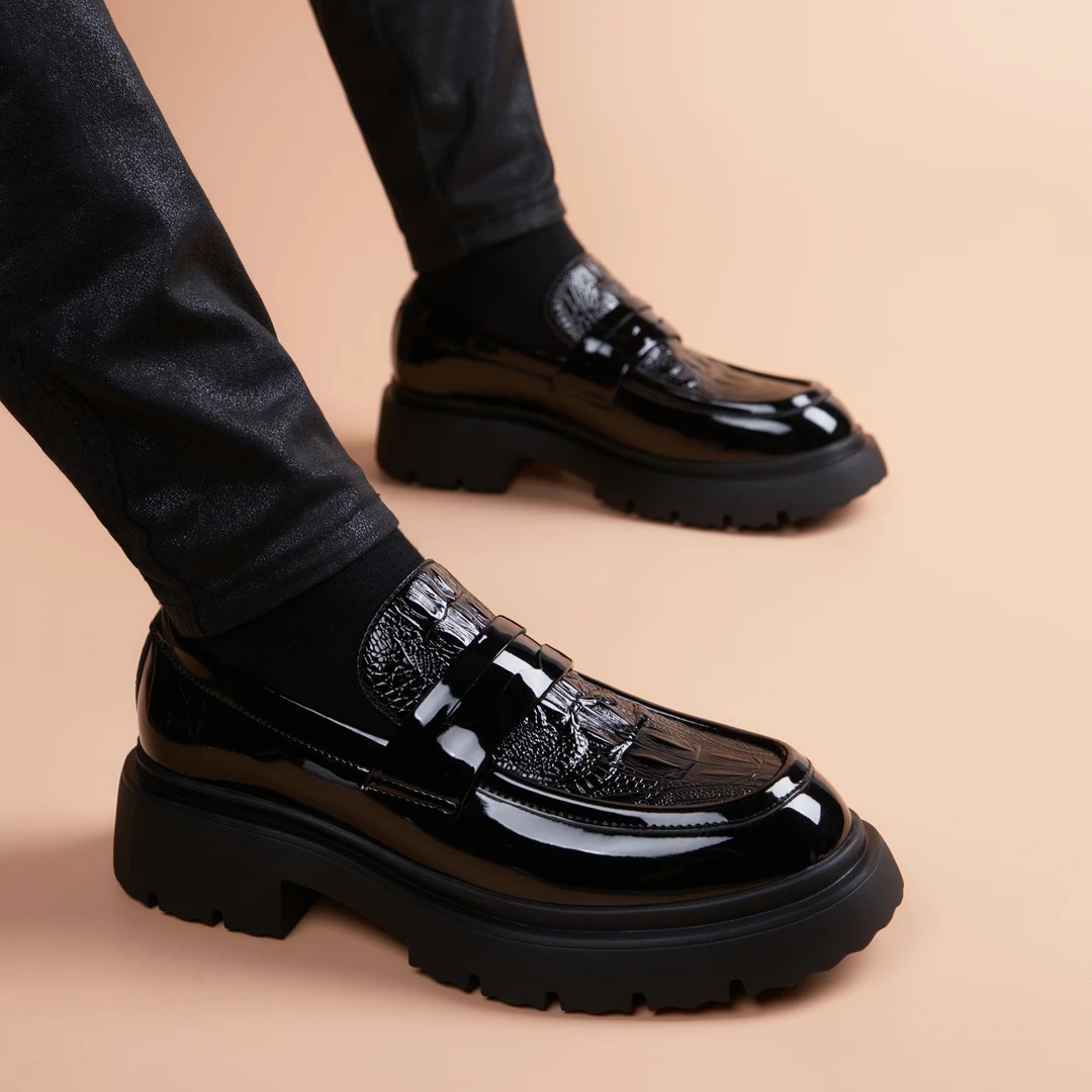 男士休闲皮鞋正装英伦风时尚轻奢黑色商务正装百搭一脚蹬款皮鞋男