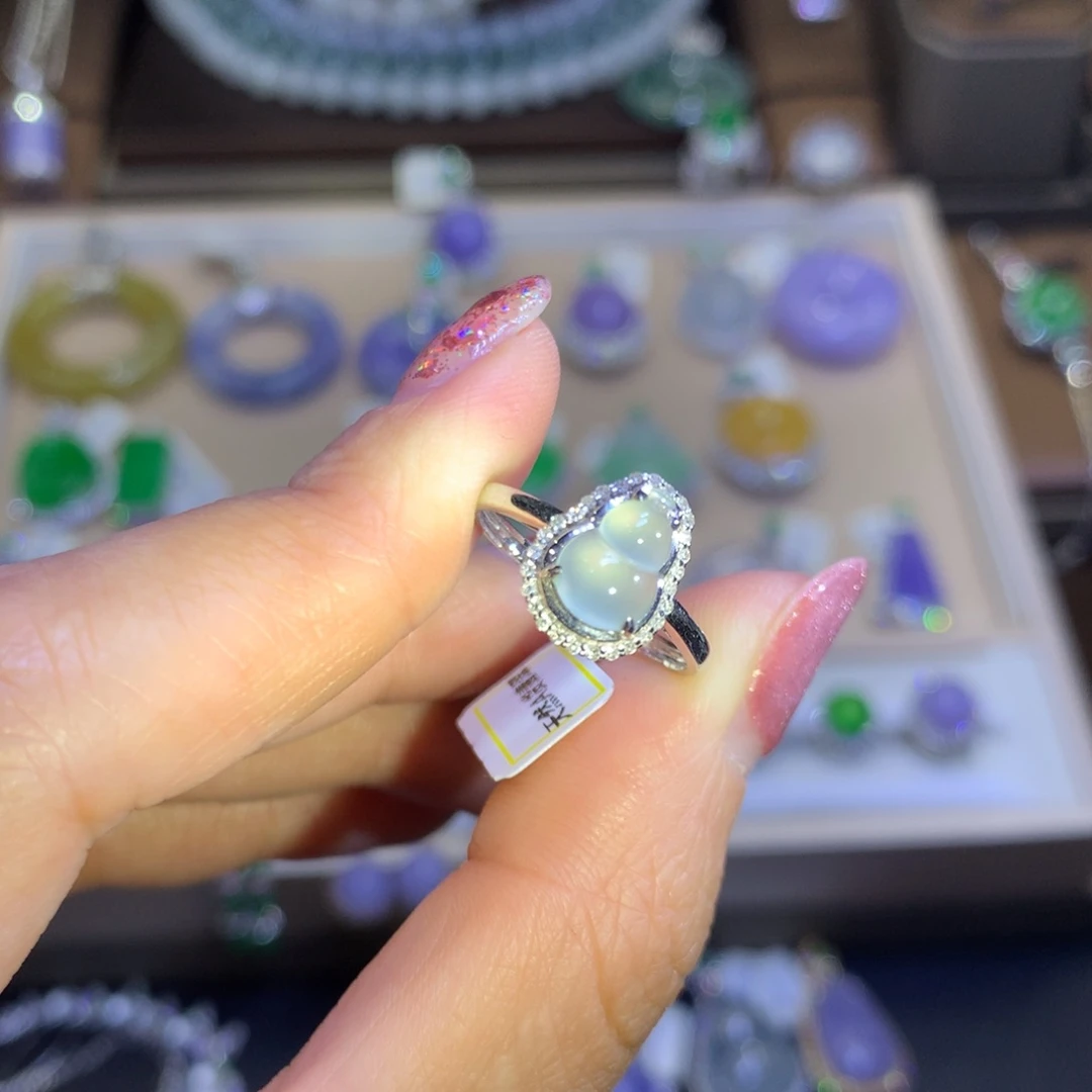 翡翠挂件18K金镶嵌翡翠