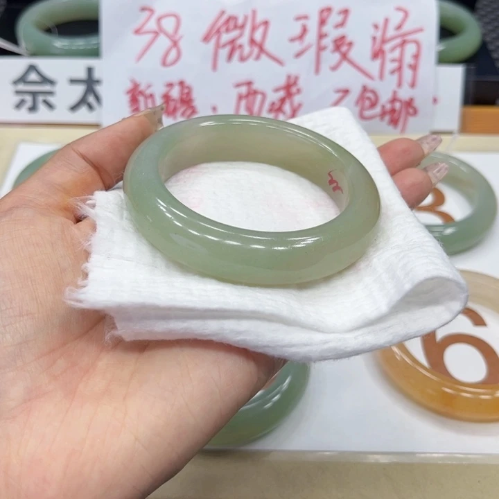 石英质玉手镯未镶嵌?**?