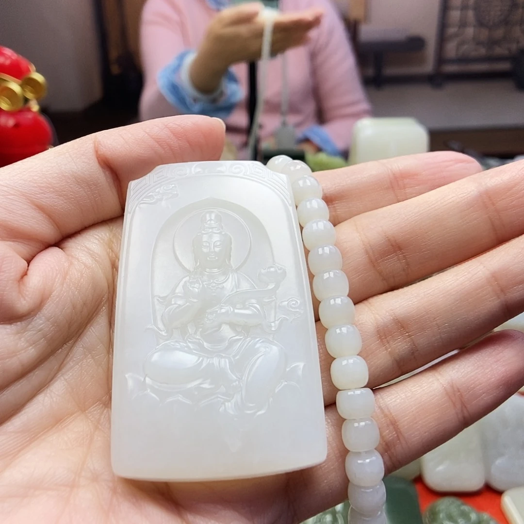 颈饰未镶嵌和田玉等****人