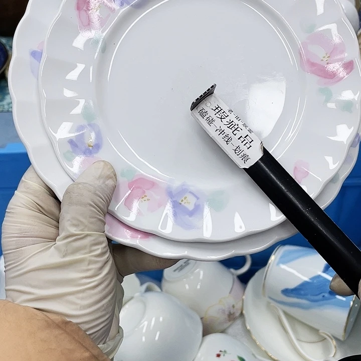 秋****?112 满28包邮默认微瑕，完美慎入