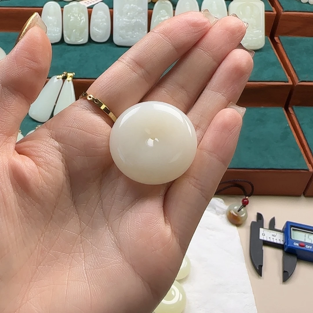 和田玉（糖玉）未镶嵌颈饰