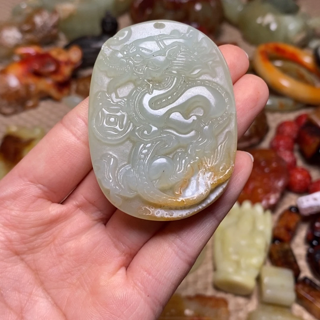 蛇纹石玉未镶嵌颈饰