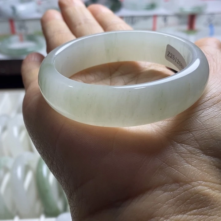 石英岩玉未镶嵌手镯