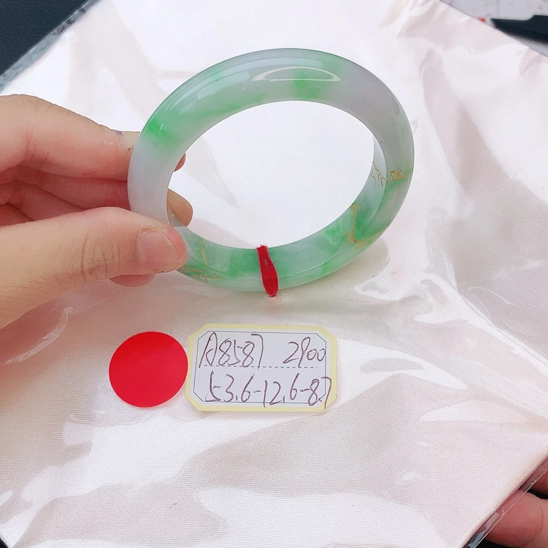 翡翠手镯未镶嵌翡翠