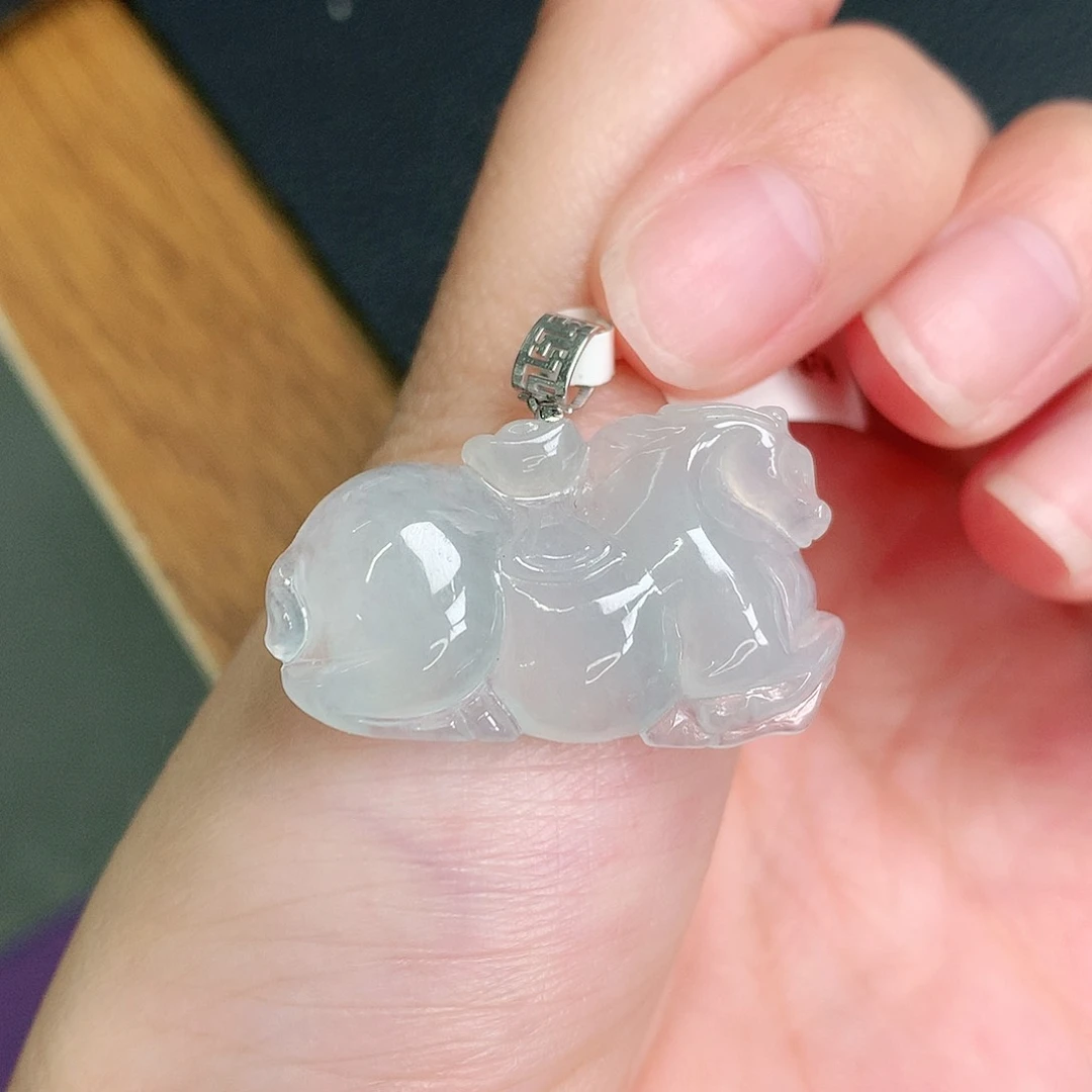 翡翠18K金镶嵌颈饰冰胶唐马18.5、30.6、5.8