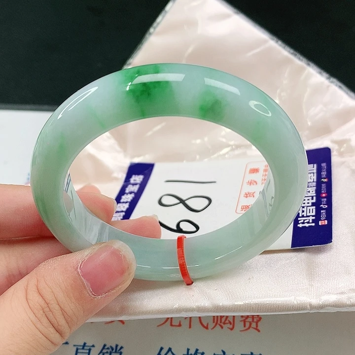 翡翠手镯未镶嵌翡翠