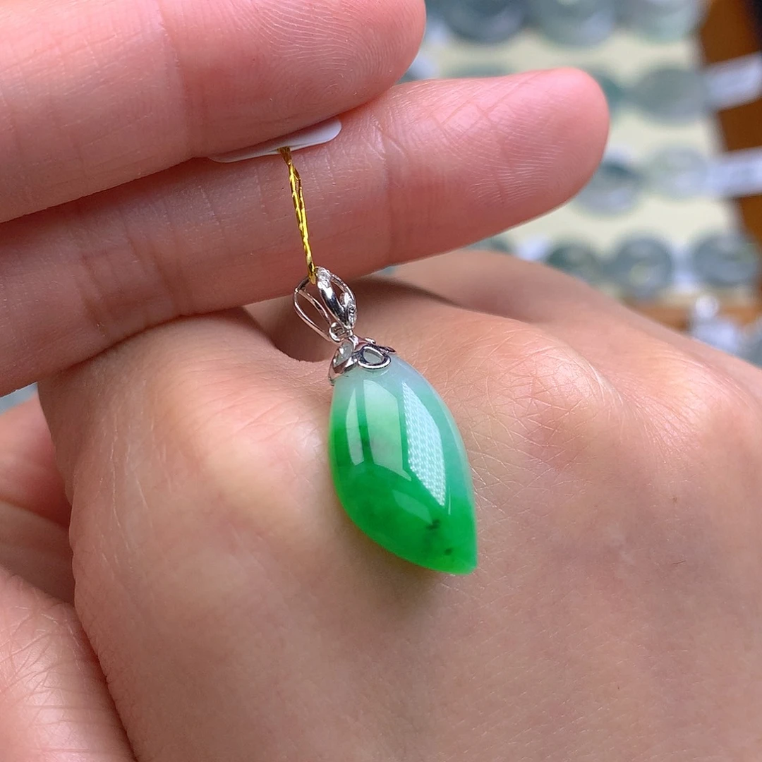 翡翠吊坠(不含链)18K金镶嵌翡翠