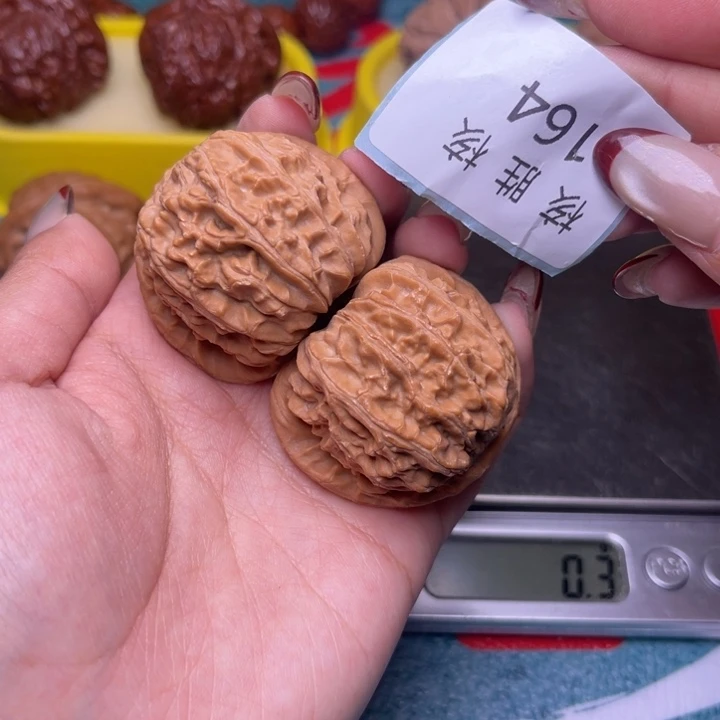 把件文玩核桃三角白41.164