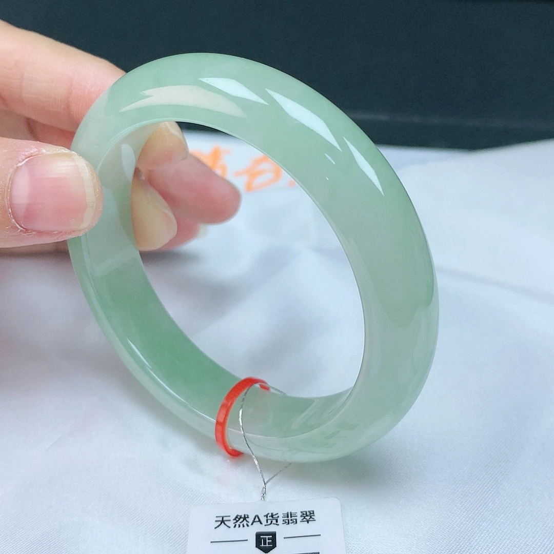 翡翠手镯未镶嵌55圈