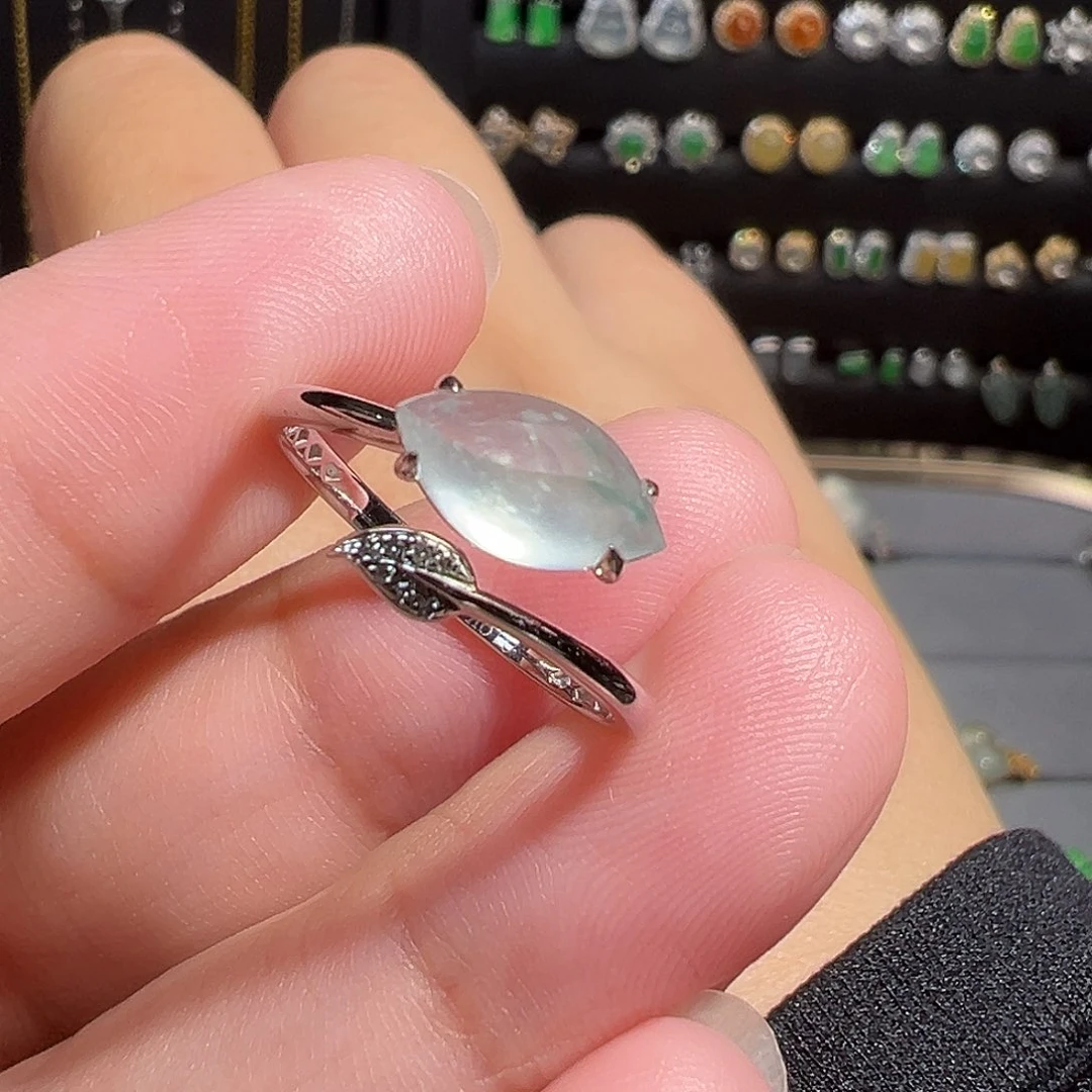 翡翠18K金镶嵌戒指飘花翡翠戒指