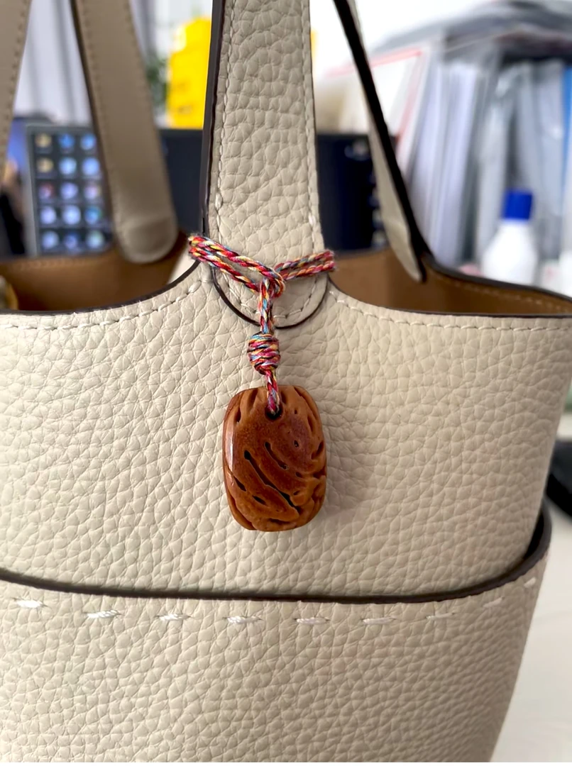 正月采摘桃枭手工打磨平安无事牌钥匙手机挂件桃枭挂件