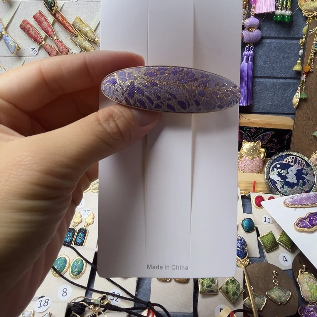 布紫藤花弹簧夹一个