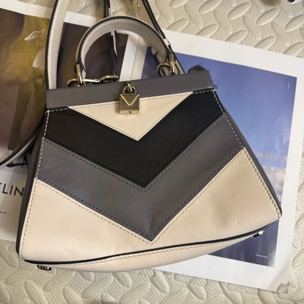 99新 MICHAEL KORS/迈克高仕 黑白灰拼色斜挎包