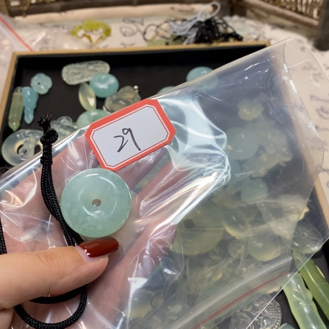 岫玉颈饰未镶嵌感*.