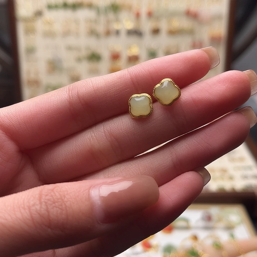 和田玉未镶嵌耳饰