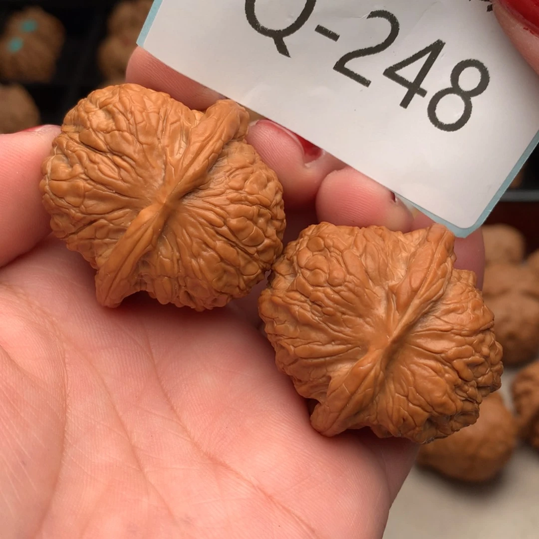 文玩核桃把件38血麒麟………