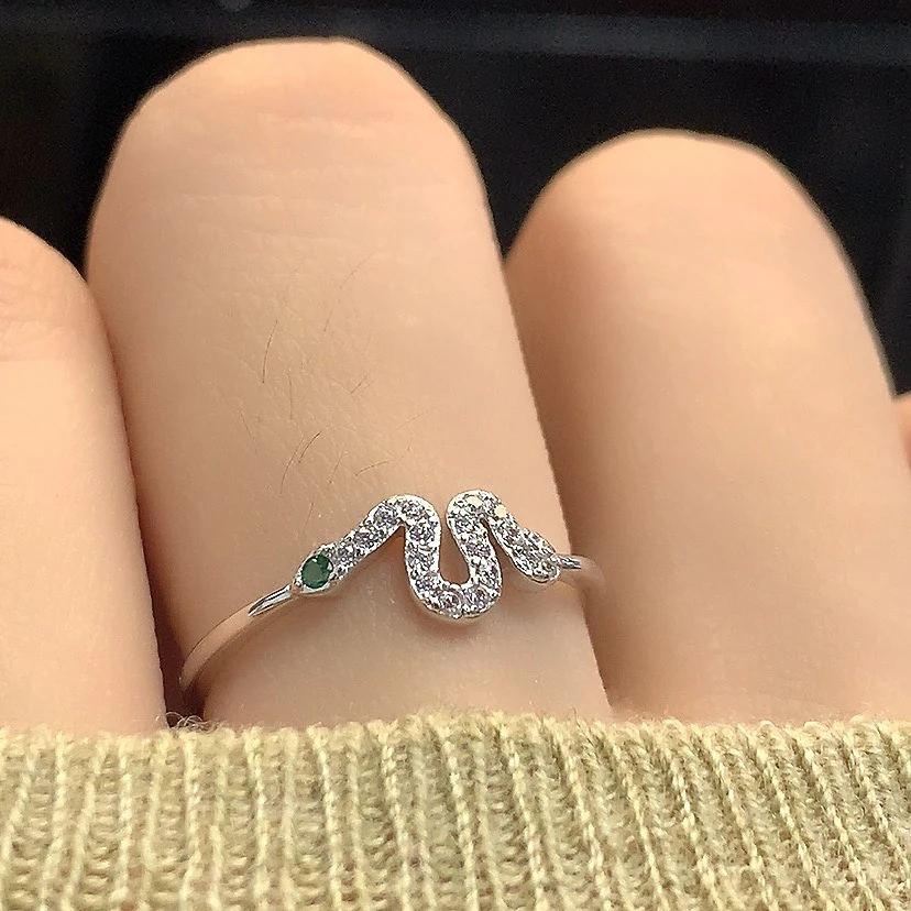 925银合成锆石戒指 个性爆闪绿眼灵蛇细圈戒指