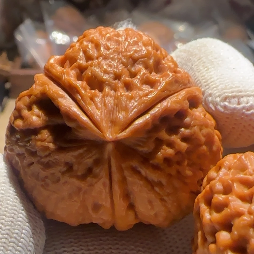 把件文玩核桃鱼子纹三棱