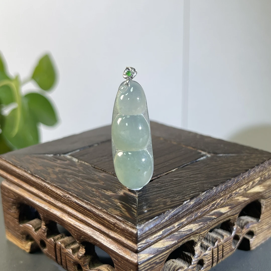 JYW03-58 天然缅甸A货翡翠 18K扣头福豆