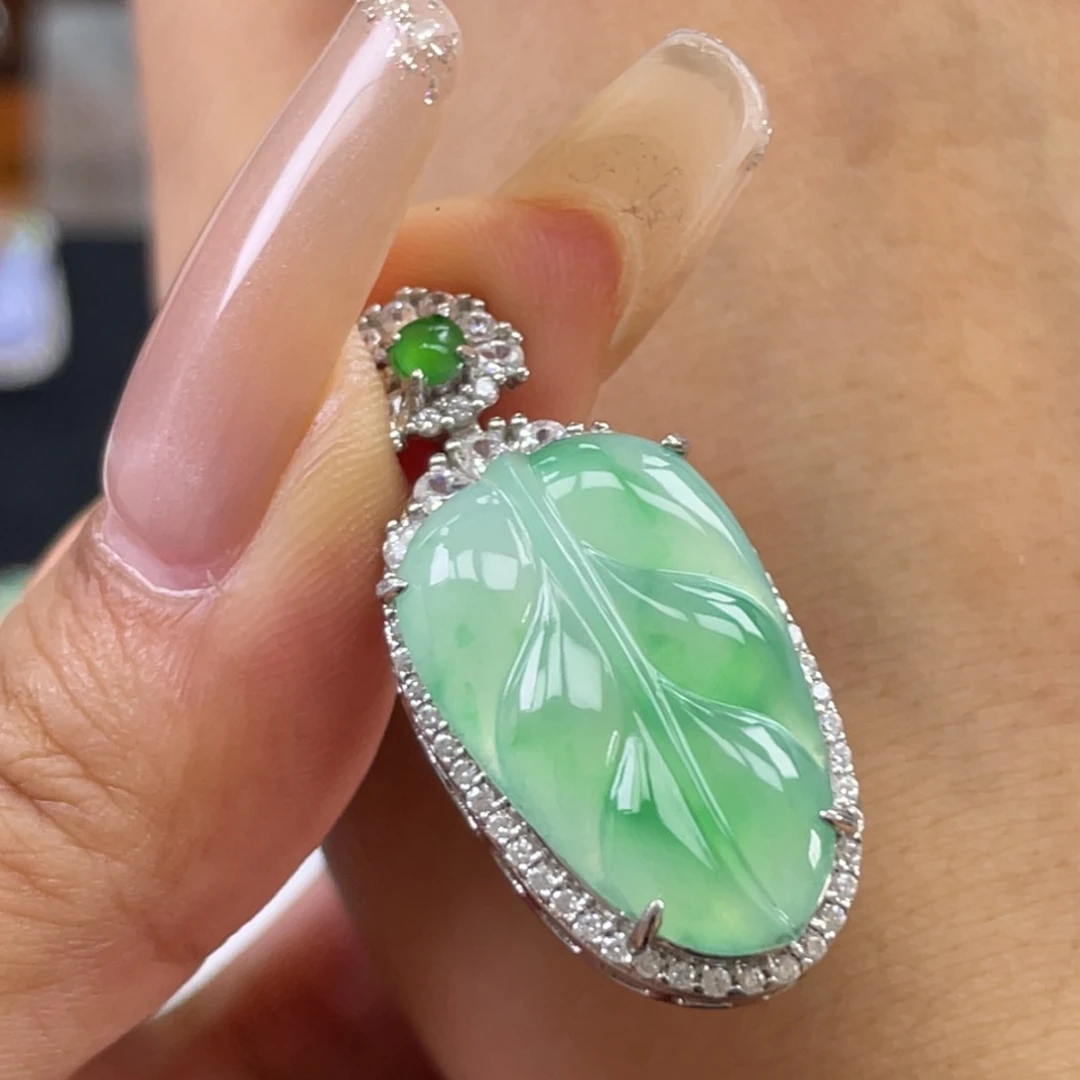 颈饰银S925镶嵌翡翠吊坠