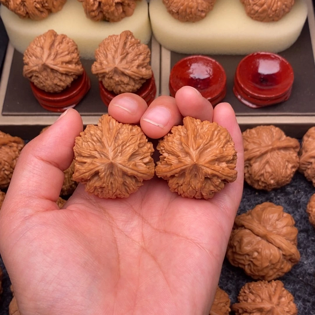 文玩核桃把件毕业大三棱37