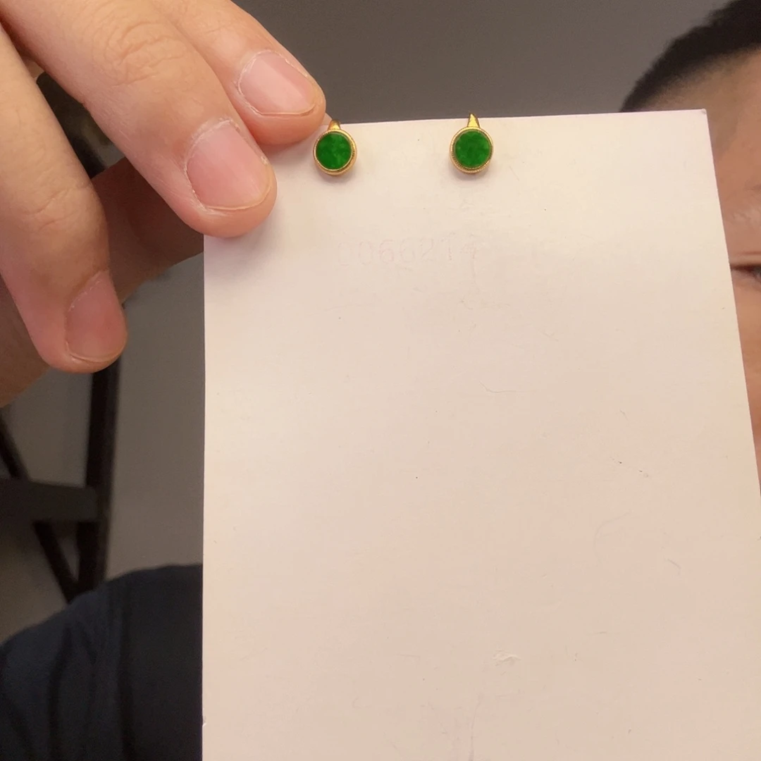 翡翠未镶嵌挂件一对