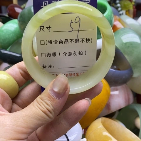 未镶嵌手镯石英质玉