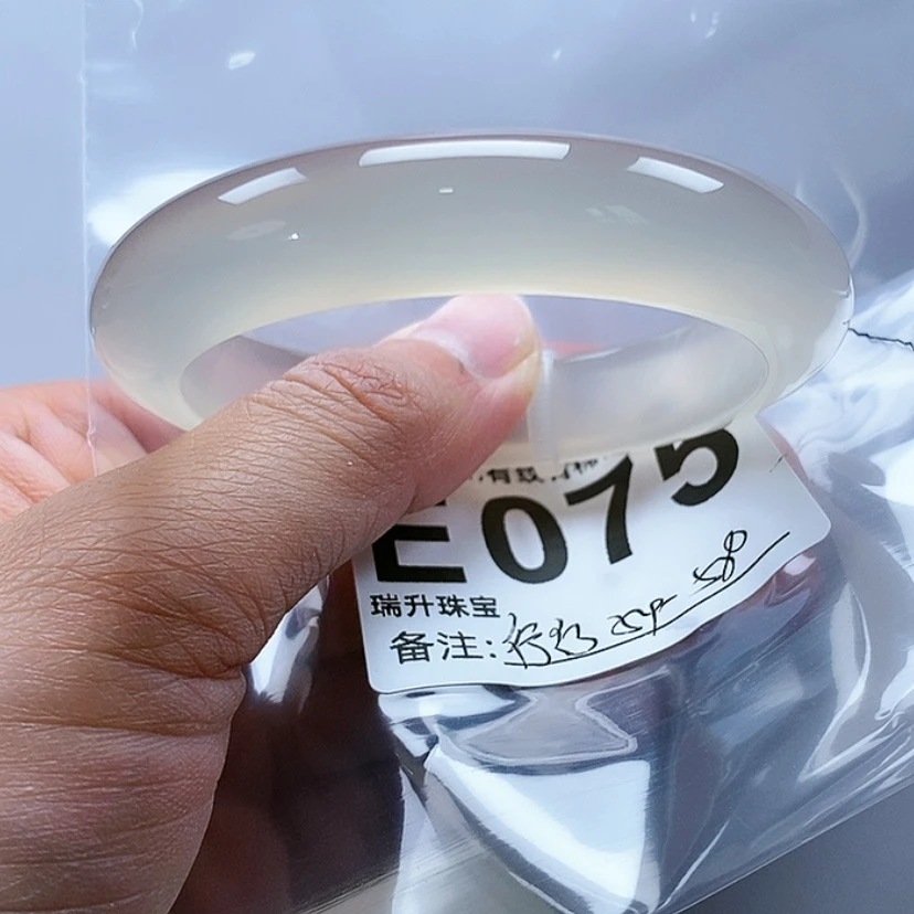 【闪购商品】玛瑙/玉髓手镯未镶嵌行*