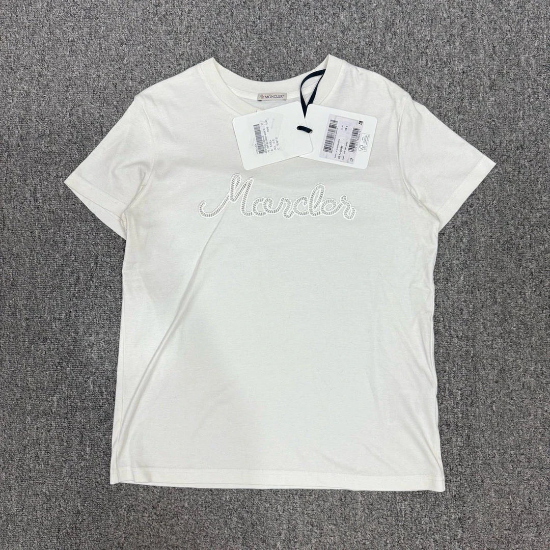 未使用 MONCLER 14006917 nz Moncler蒙口 白色胸前logo短袖 S码