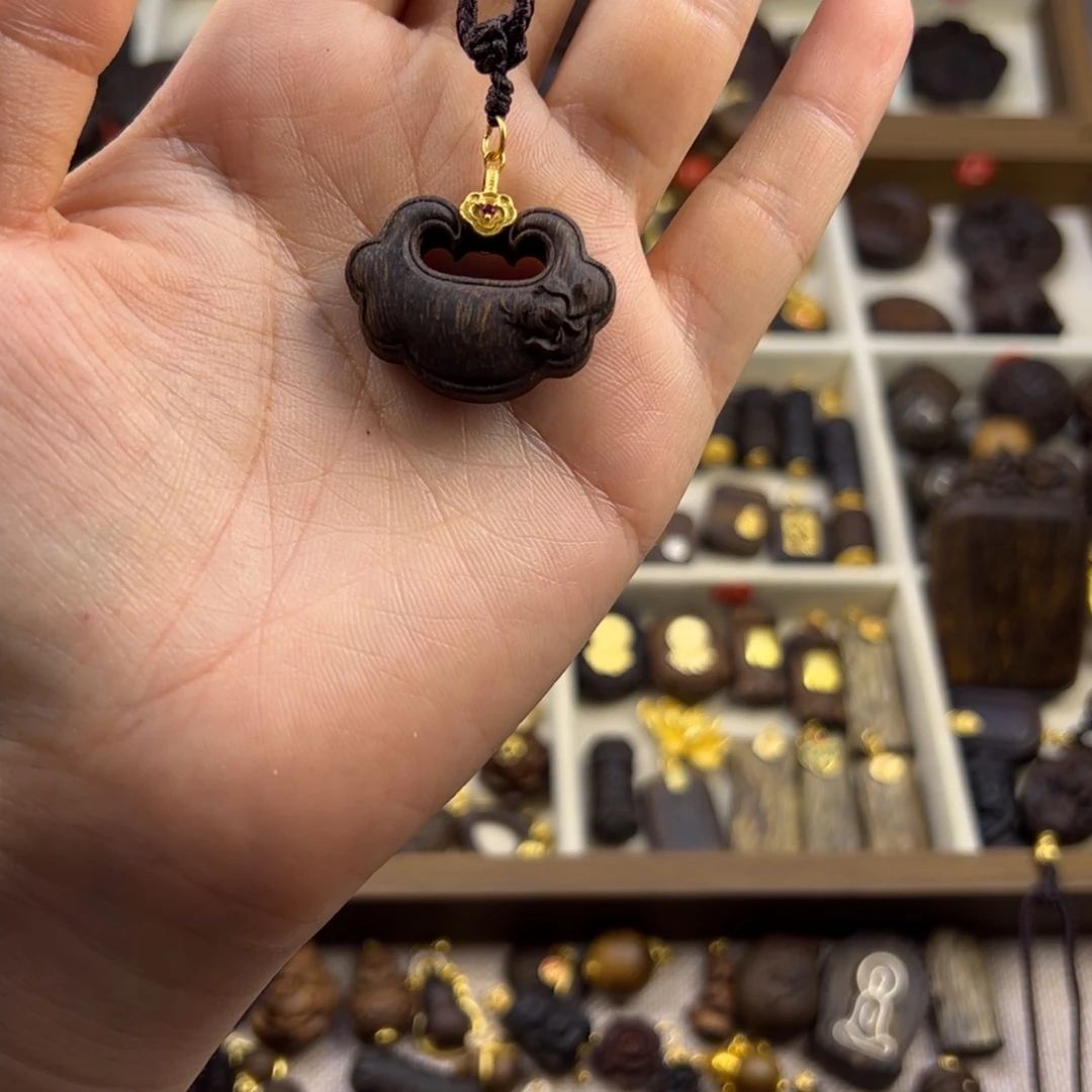 木质类步步生莲随行脖挂配饰