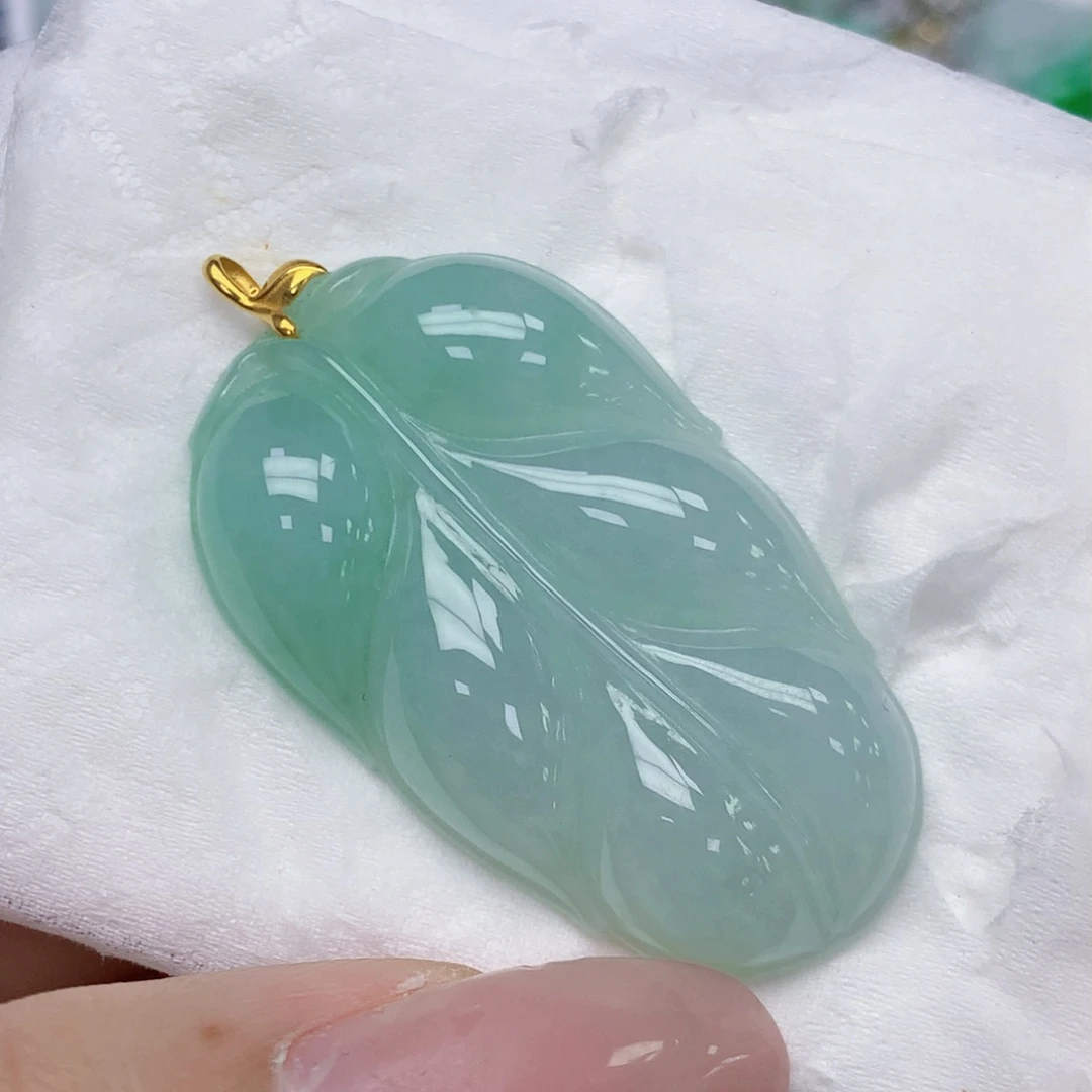 颈饰18K金镶嵌翡翠