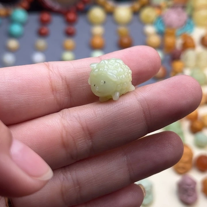 未镶嵌石英质玉（缅黄）珠宝半成品