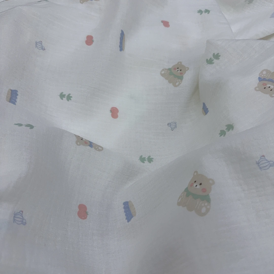 2米幅宽白底樱桃熊双层皱纱面料 母婴可用