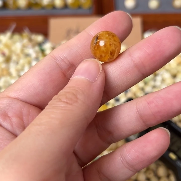 蜜蜡未镶嵌裸石13.7mm一个
