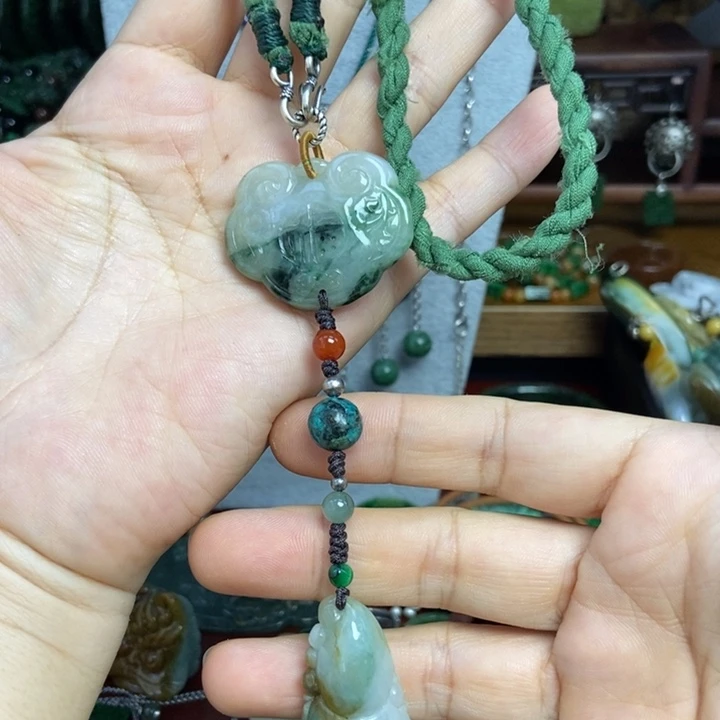 种水如意吊坠简单大方