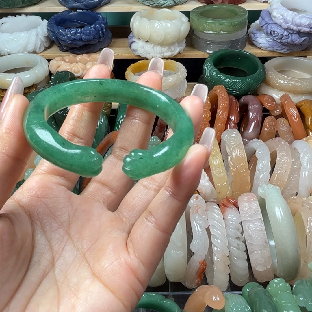 石英质玉未镶嵌纯手工雕刻手镯