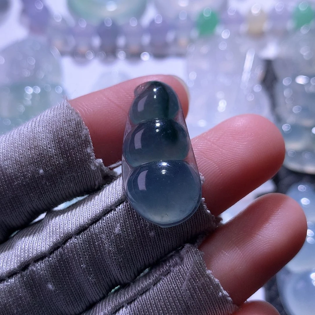 翡翠未镶嵌颈饰豆