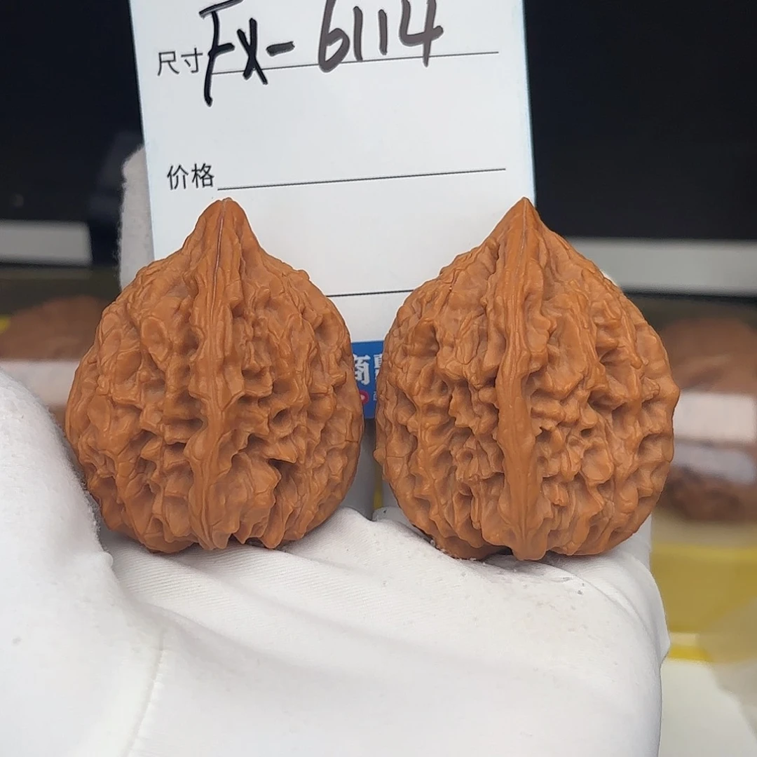 朝***开文玩核桃吊坠平谷鸡心
