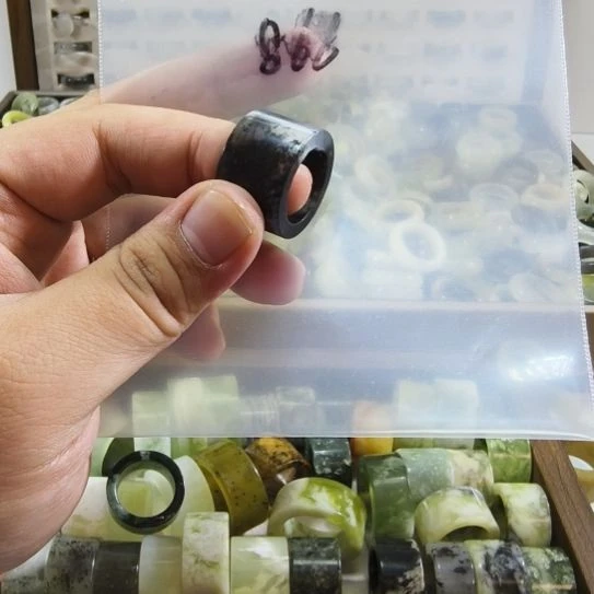 蛇纹石玉未镶嵌戒圈